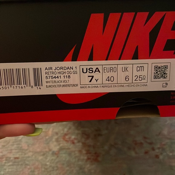 NWB - Air Jordan 1 Retro High OG GS - 7y - Picture 11 of 11